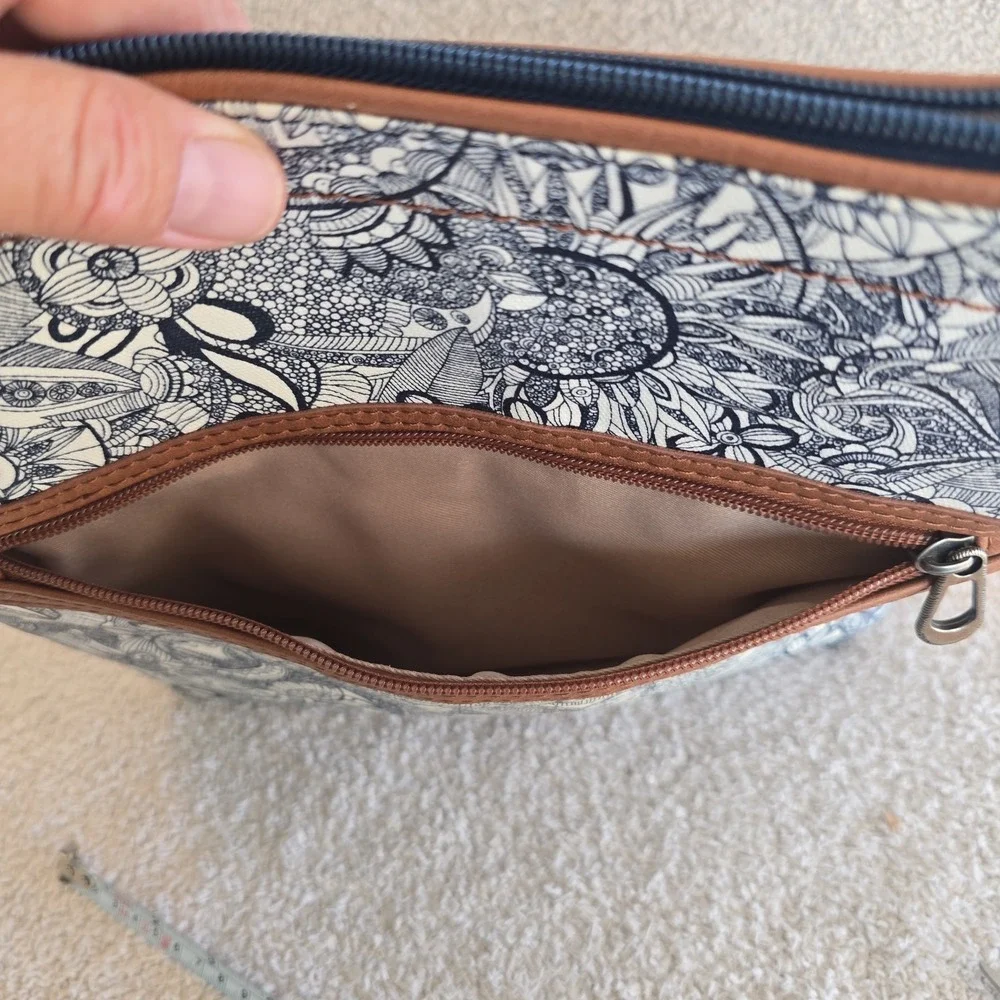 Sakroots Artist Circle Flat Crossbody Navy Spirit Desert Print Floral Purse‎ Bag